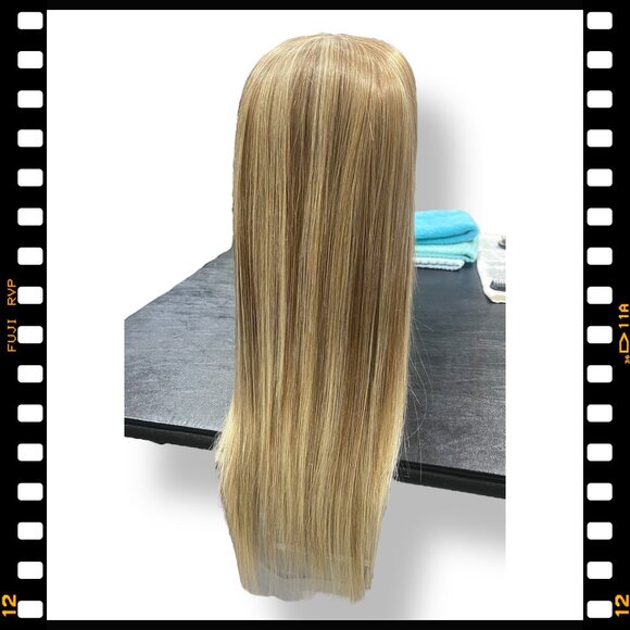 Amore "Stevie” 17.50 inch long Synthetic Wig by Amore / Spring Honey - Picture 2 of 14